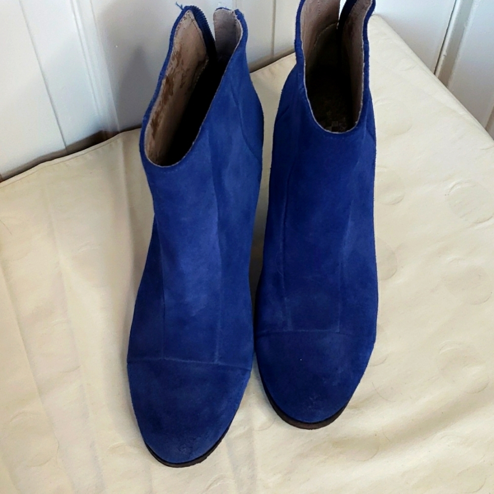 Blue suede bootie by Vince Camuto